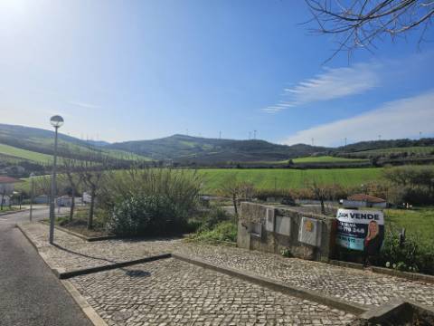 Terreno Urbano com 392m² zona Torres Vedras