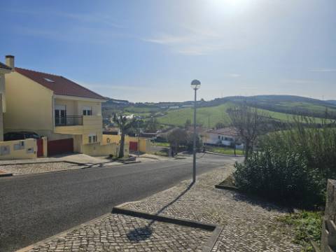 Terreno Urbano com 392m² zona Torres Vedras