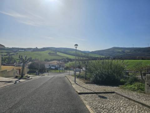 Terreno Urbano com 392m² zona Torres Vedras