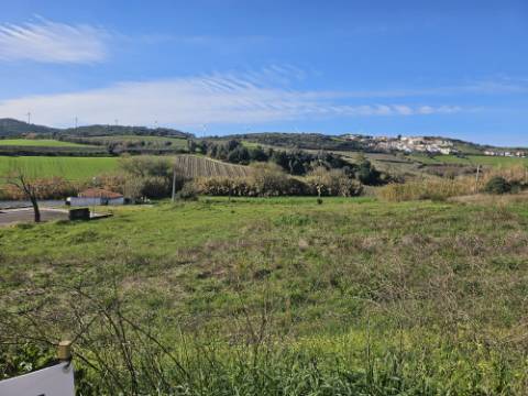 Terreno Urbano com 392m² zona Torres Vedras