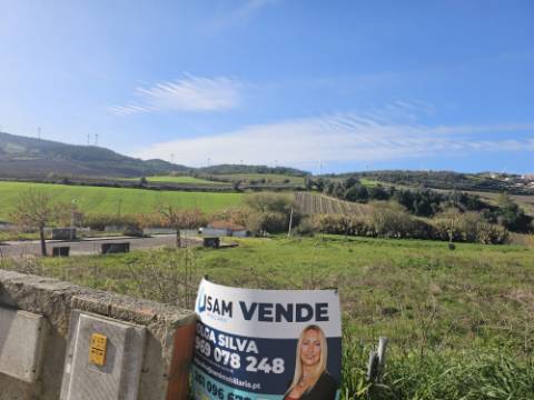 Terreno Urbano com 392m² zona Torres Vedras