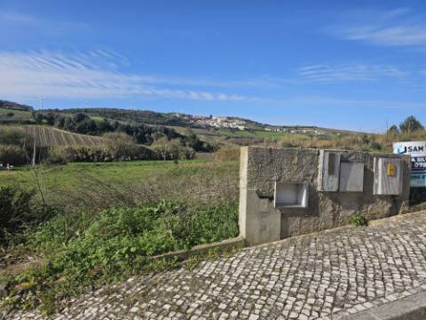 Terreno Urbano com 392m² zona Torres Vedras
