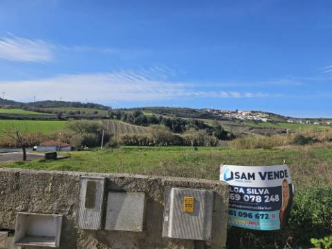 Terreno Urbano com 392m² zona Torres Vedras