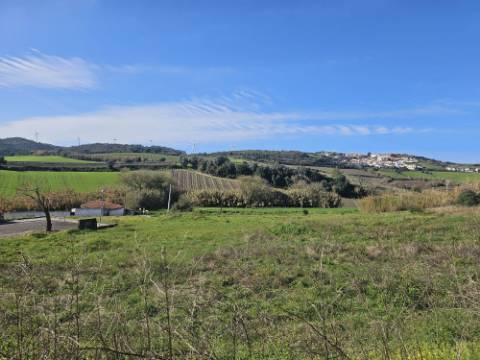 Terreno Urbano com 392m² zona Torres Vedras