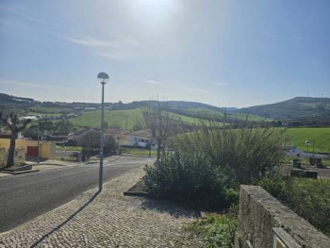 Terreno Urbano com 392m² zona Torres Vedras