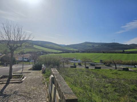 Terreno Urbano com 392m² zona Torres Vedras