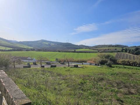 Terreno Urbano com 392m² zona Torres Vedras