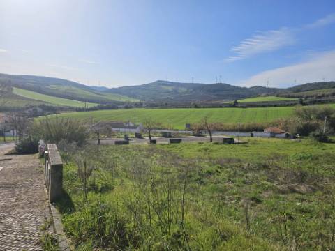 Terreno Urbano com 392m² zona Torres Vedras