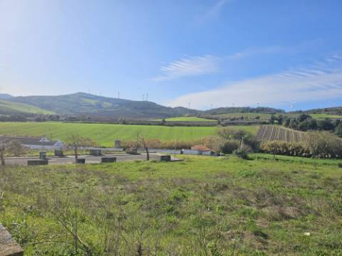 Terreno Urbano com 392m² zona Torres Vedras