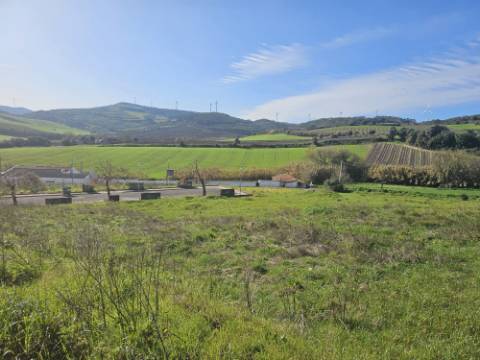 Terreno Urbano com 392m² zona Torres Vedras