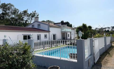 Moradia T4 +4, localizada Valado de Santa Quitéria