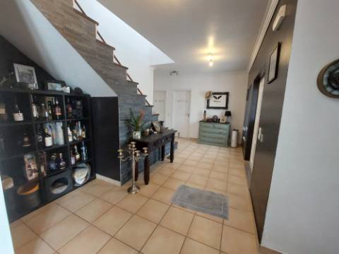 Moradia T4 +4, localizada Valado de Santa Quitéria