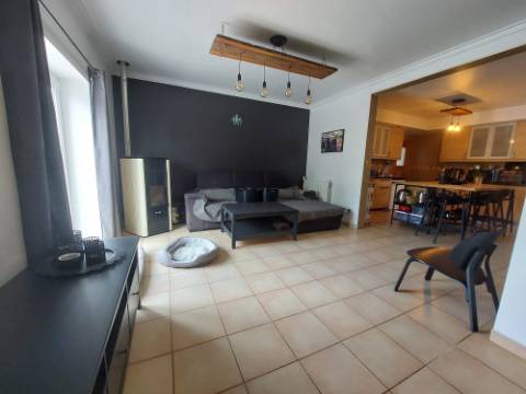 Moradia T4 +4, localizada Valado de Santa Quitéria