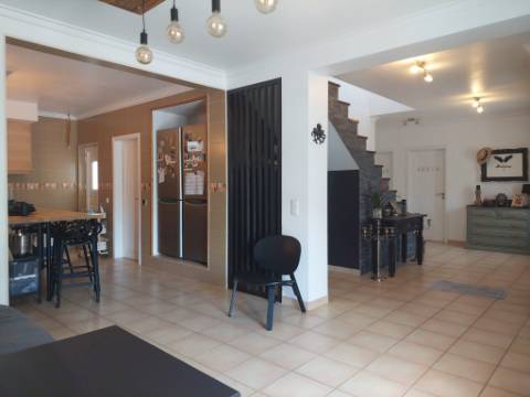 Moradia T4 +4, localizada Valado de Santa Quitéria