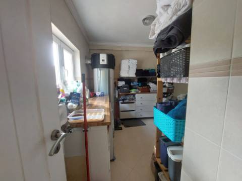 Moradia T4 +4, localizada Valado de Santa Quitéria