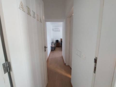 Moradia T4 +4, localizada Valado de Santa Quitéria