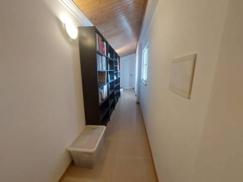 Moradia T4 +4, localizada Valado de Santa Quitéria