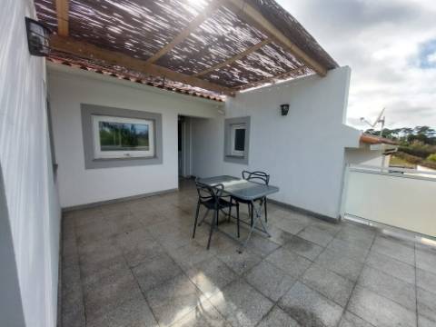 Moradia T4 +4, localizada Valado de Santa Quitéria