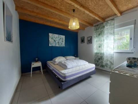 Moradia T4 +4, localizada Valado de Santa Quitéria