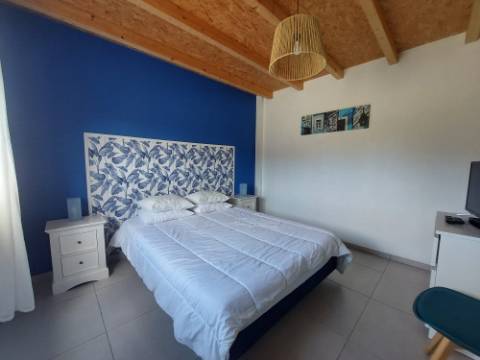 Moradia T4 +4, localizada Valado de Santa Quitéria