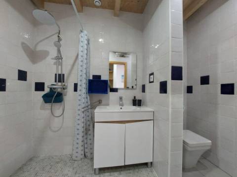 Moradia T4 +4, localizada Valado de Santa Quitéria