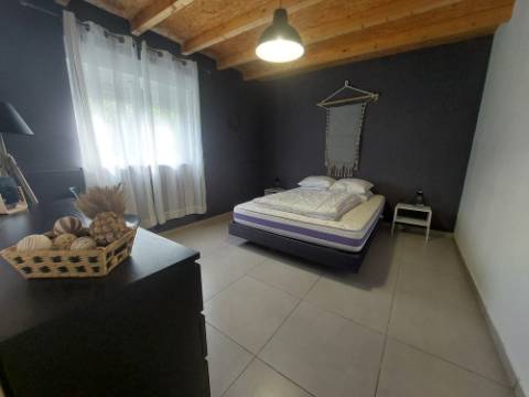 Moradia T4 +4, localizada Valado de Santa Quitéria