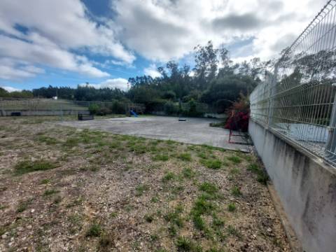 Moradia T4 +4, localizada Valado de Santa Quitéria