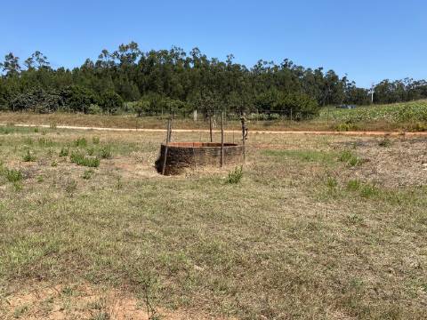 Terreno de 17.800 m2 com Moradia e Armazém