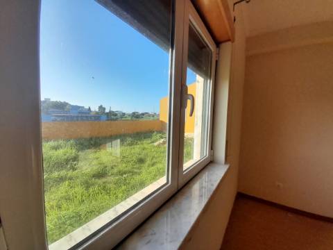 Moradia térrea T4, localizada em Cadaval