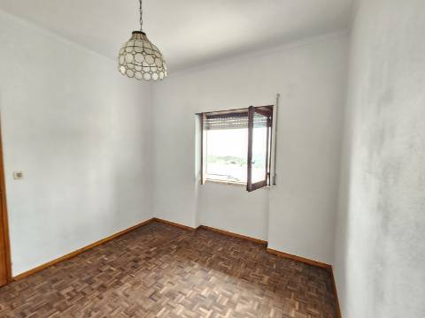 Moradia T3 com garagem Varatojo Torres Vedras