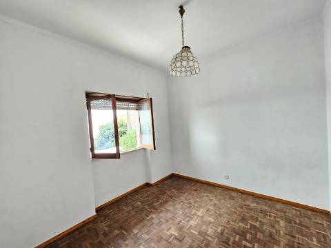 Moradia T3 com garagem Varatojo Torres Vedras