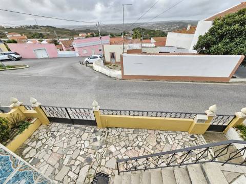 Moradia T3 com garagem Varatojo Torres Vedras