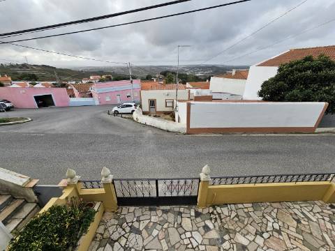 Moradia T3 com garagem Varatojo Torres Vedras