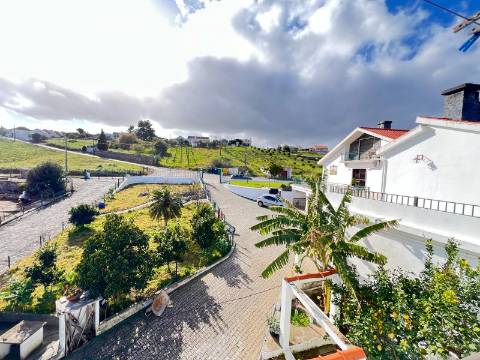 Moradia T5 , localizada em Bombarral