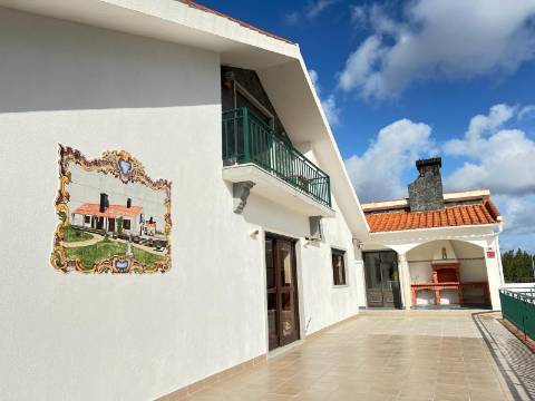 Moradia T5 , localizada em Bombarral