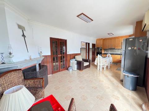 Moradia T5 , localizada em Bombarral