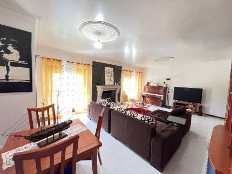 Moradia T5 , localizada em Bombarral