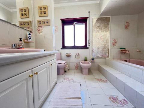 Moradia T5 , localizada em Bombarral