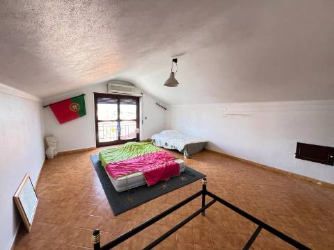 Moradia T5 , localizada em Bombarral