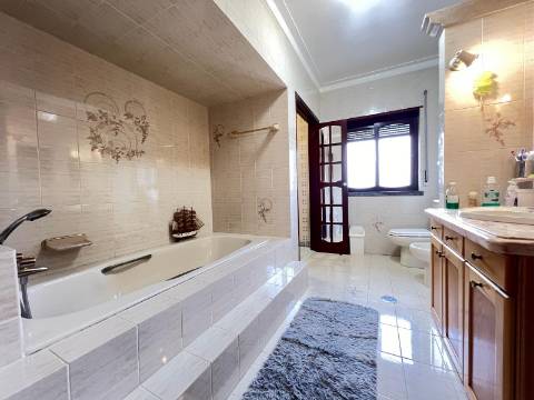 Moradia T5 , localizada em Bombarral