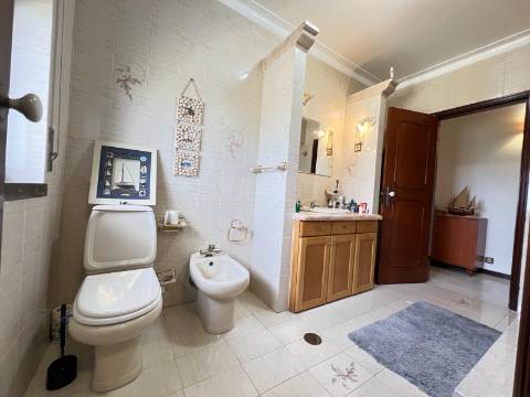 Moradia T5 , localizada em Bombarral