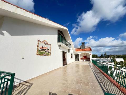 Moradia T5 , localizada em Bombarral