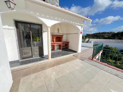 Moradia T5 , localizada em Bombarral