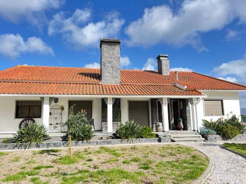 Moradia T5 , localizada em Bombarral