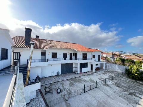 Moradia T5 , localizada em Bombarral