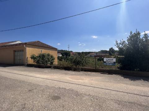 Terreno Urbano com armazém