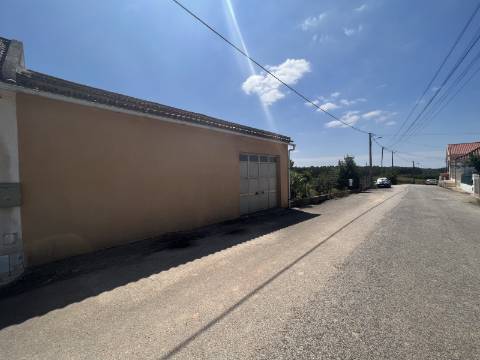 Terreno Urbano com armazém