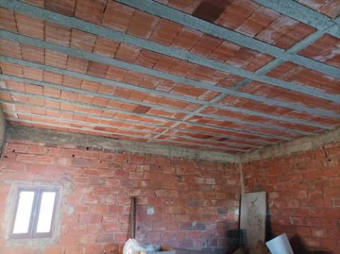 Terreno Urbano com armazém