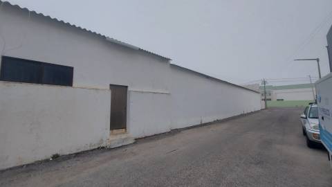 ARMAZÉM INDUSTRIAL COM LOGRADOURO E VISTA MAR, PENICHE