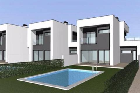 Terreno com projeto aprovado para 4 moradias geminadas